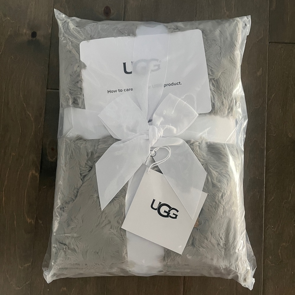 UGG Plush Faux Fur Throw Blanket in color Seal